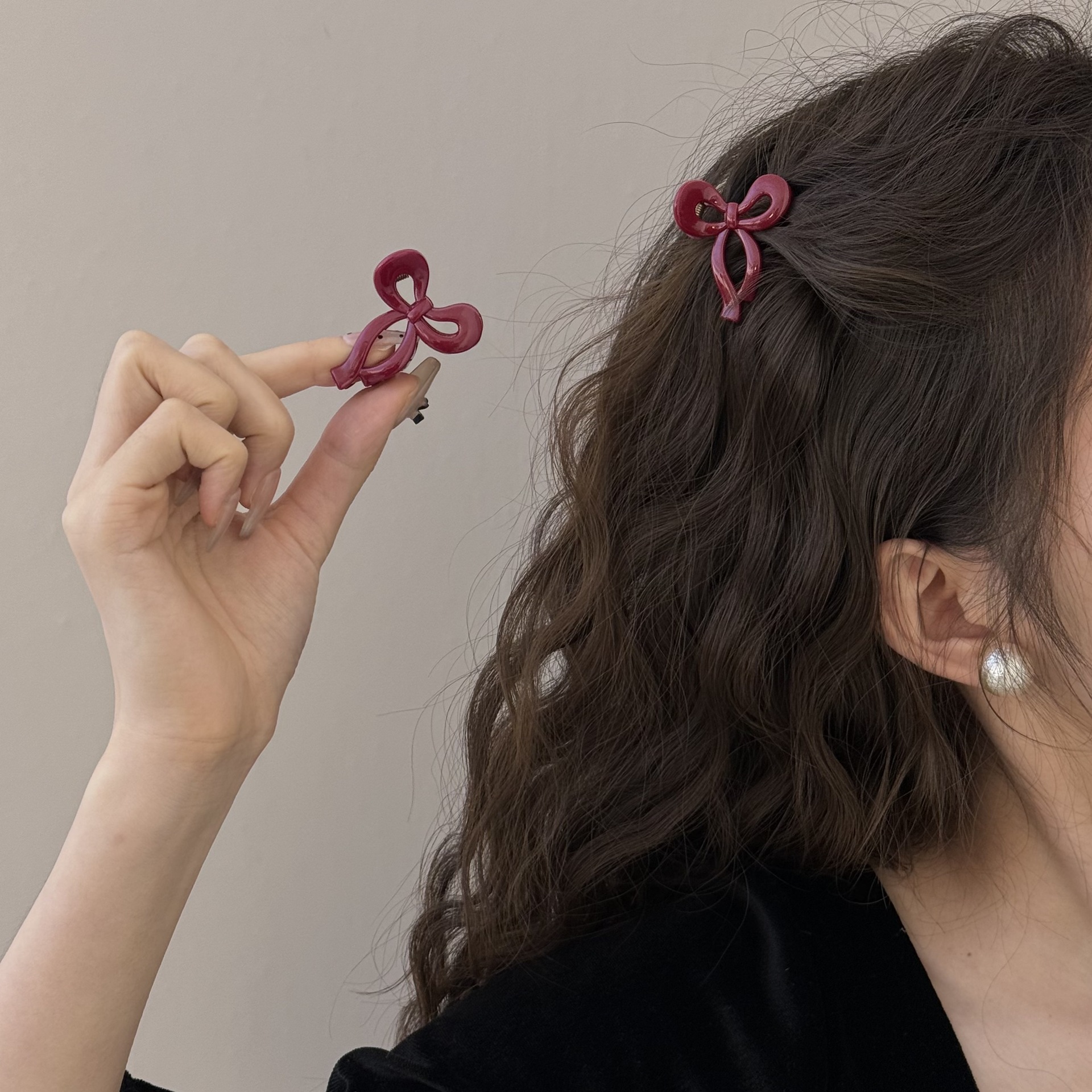 Red delicate and small bow clip, playful side bangs, small shark clip, hair clip, top hair accessory clip full figure