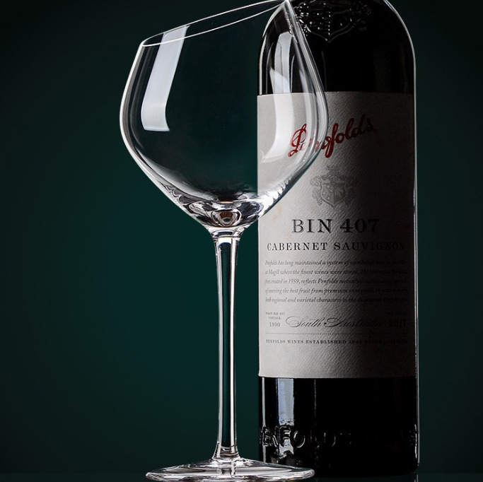 Crystal glass, glass wine glass, European red wine glass, tall decanter set, home tall glass bar Application Scenario