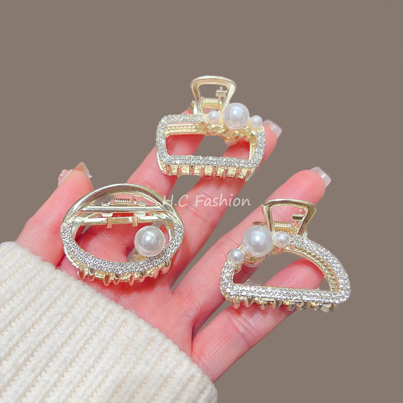 New semi-tied bangs small grab clip, exquisite and compact pearl hair clip, small side clip for girls, headwear details Picture