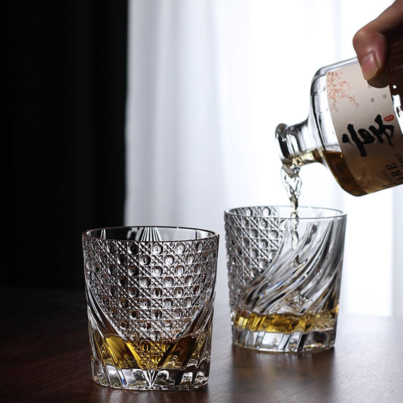 Embossed Japanese whisky wine glass, carved high-end glass wine glass, trendy creative starburst spirits glass, Rock glass Specification drawing
