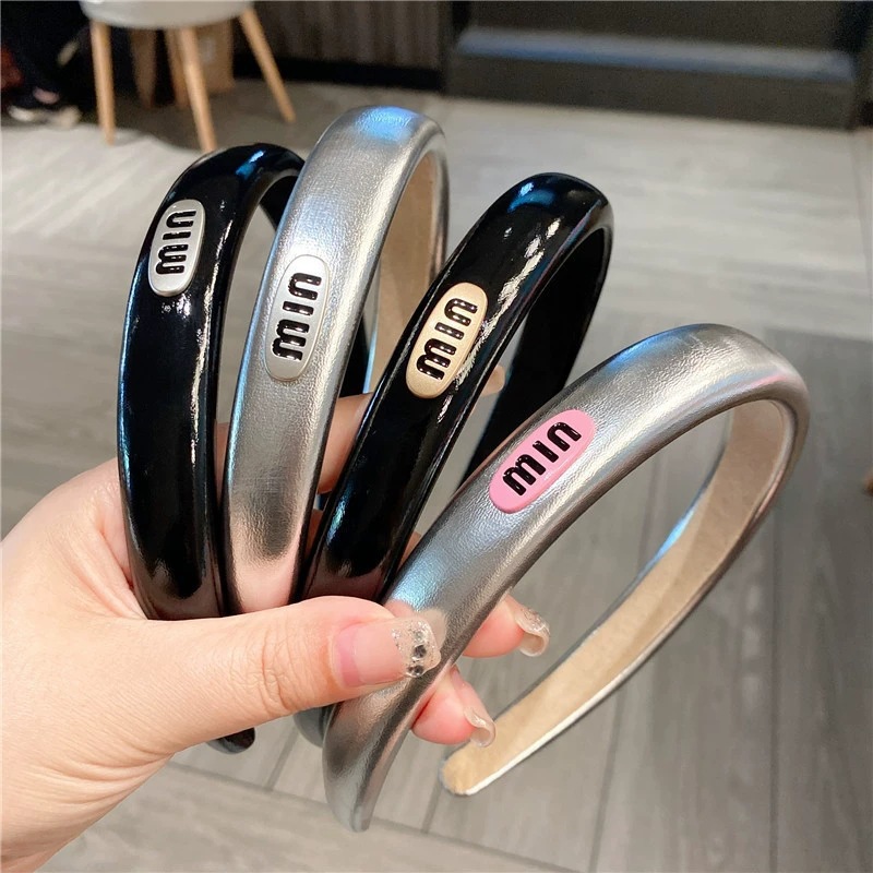 High-end, light luxury hair band, sponge, glossy, versatile headband, high top of the head, face-washing, elegant, hair-pressing, ladies' letter headwear details Picture