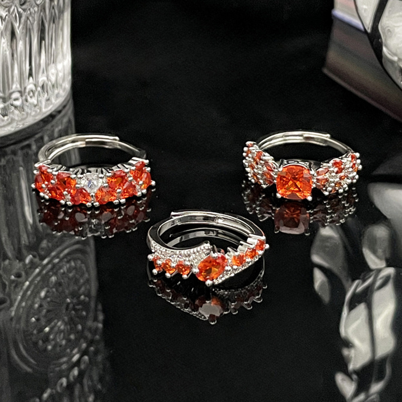 A new retro, niche, and sophisticated ring with a heart shape and full red diamonds, featuring a fashionable, light luxury, sweet and cool design Application Scenario