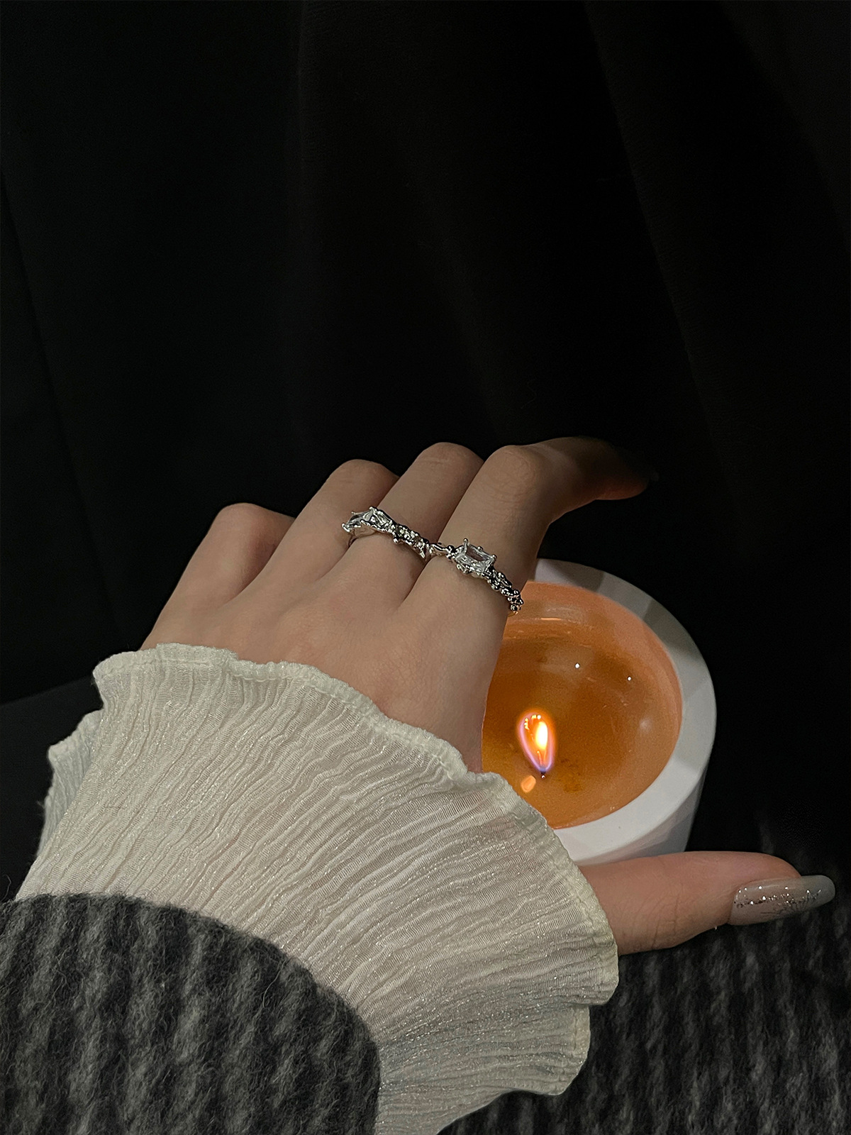 This niche design features a pleated texture square diamond zircon open ring, exuding a sense of high-end sophistication for women. It is versatile and simple, making it a trendy dining ring details Picture
