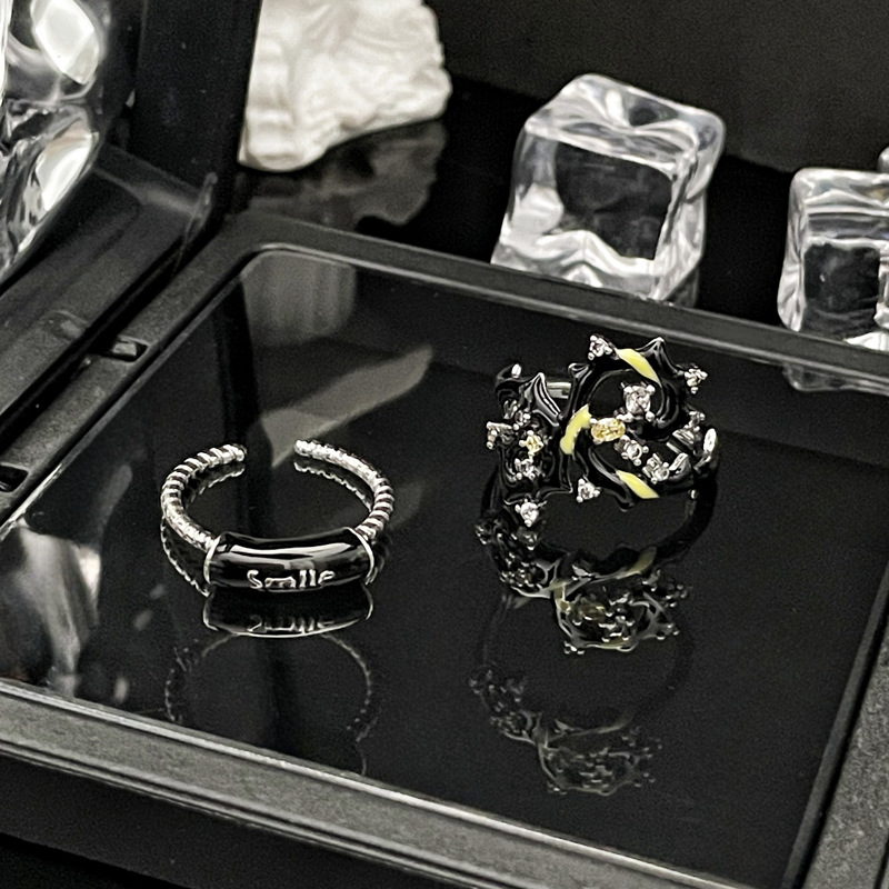 Sweet, cool, dark, fashionable, simple letter drip glaze open ring for women, thorny, unique and niche design, cold style ring Application Scenario
