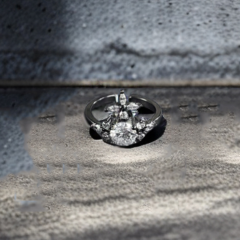 The ins sweet, cool and high-end full diamond Saturn open ring is a dark, layered and fashionable, trendy and unique food ring for women Application Scenario