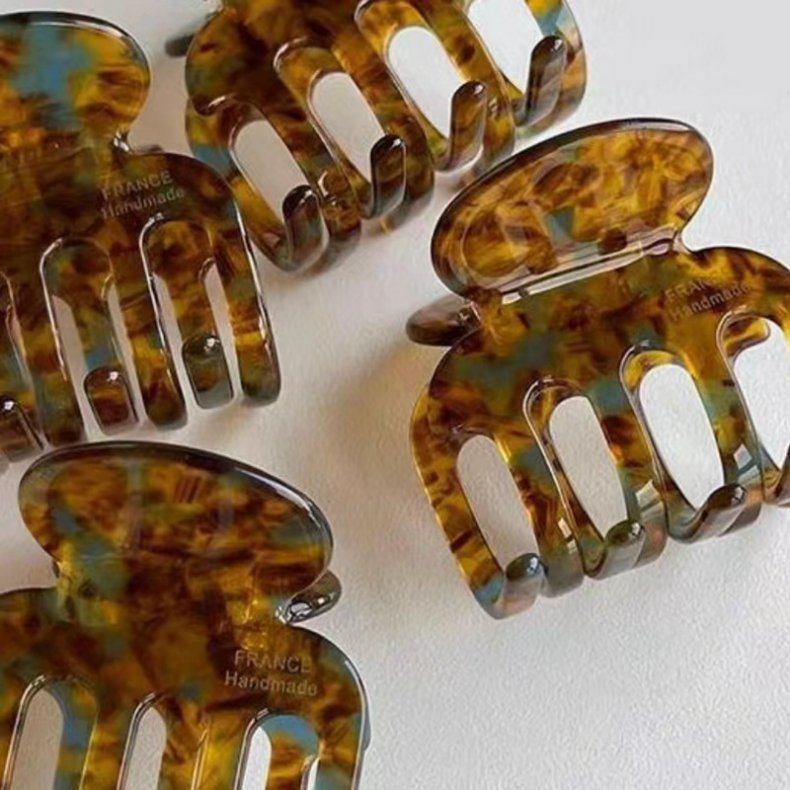 Small acetate scratch-clip women's hair accessory, summer high-end, exquisite ponytail hair clip, retro acetate shark clip hair clip Application Scenario