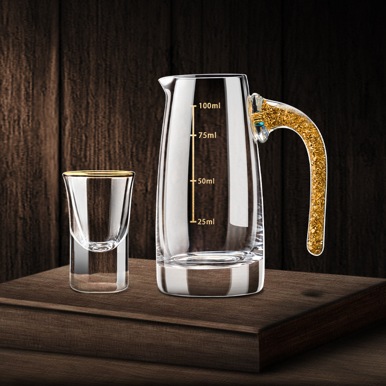 A set of wine utensils, including gold foil white spirit cups, household creative small wine glasses, one-sipped glass wine glasses with gold edges, and gold foil wine distribution jugs Application Scenario