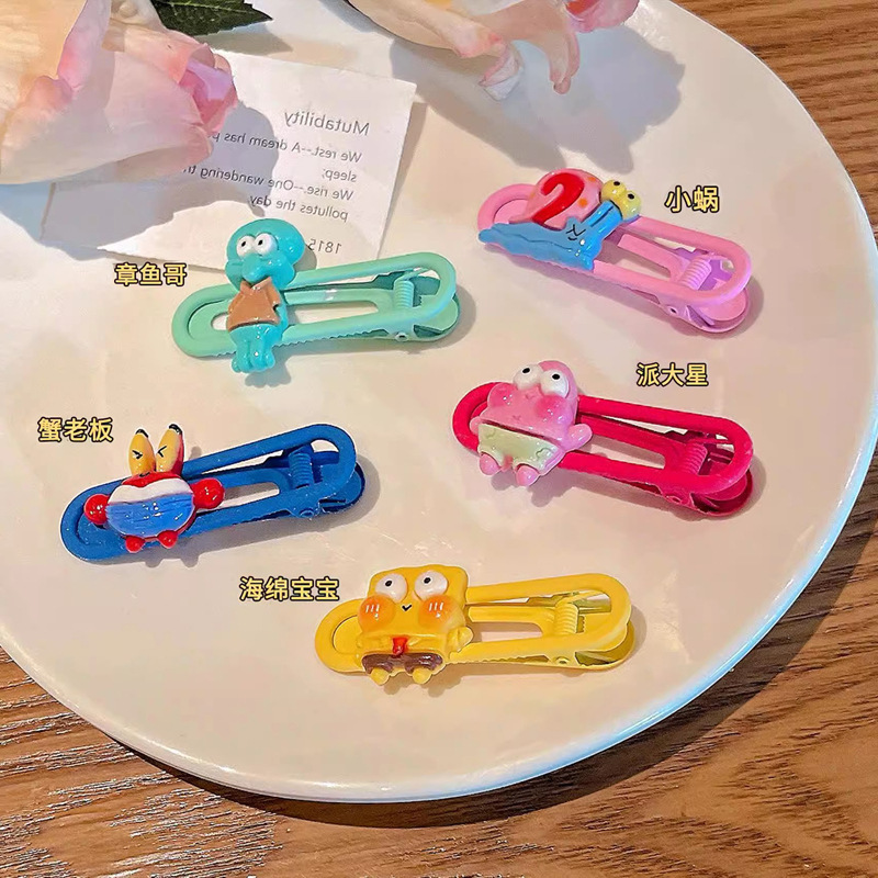 The side clips of the Douyin hairpin are cute and girlish. The side bangs clips of the SpongeBob hairpin are cartoon and anime duckbill clips Application Scenario