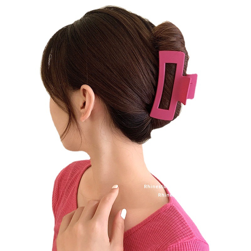 The super white pitaya color grab clip has a niche design sense. It's an Instagram large shark clip and a hairpin at the back of the head Item Picture