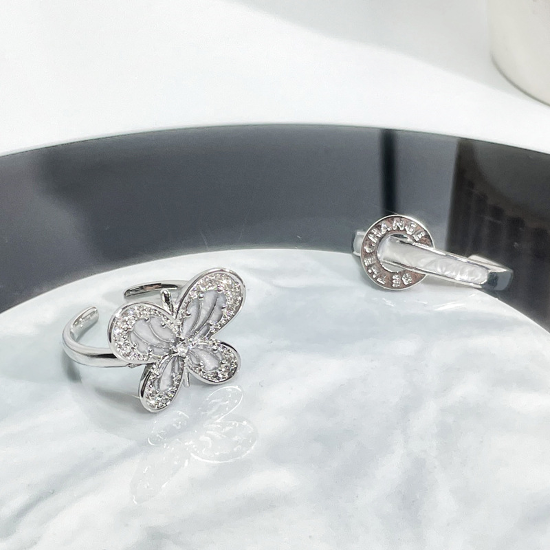 Simple white butterfly-shaped glazed open ring, a trendy Instagram niche design, light luxury and versatile, elegant and unique ring details Picture