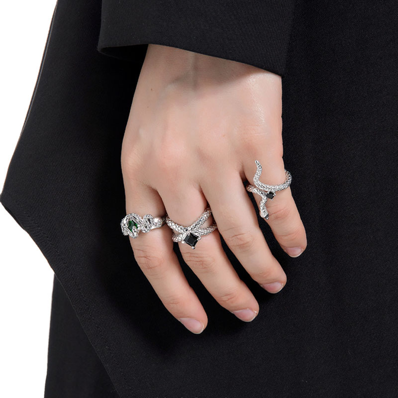 The design features a niche texture, dark style, snake, and a unique, fashionable open ring for women, exuding an ink-style charm. It's a trendy joint index finger ring Specification drawing