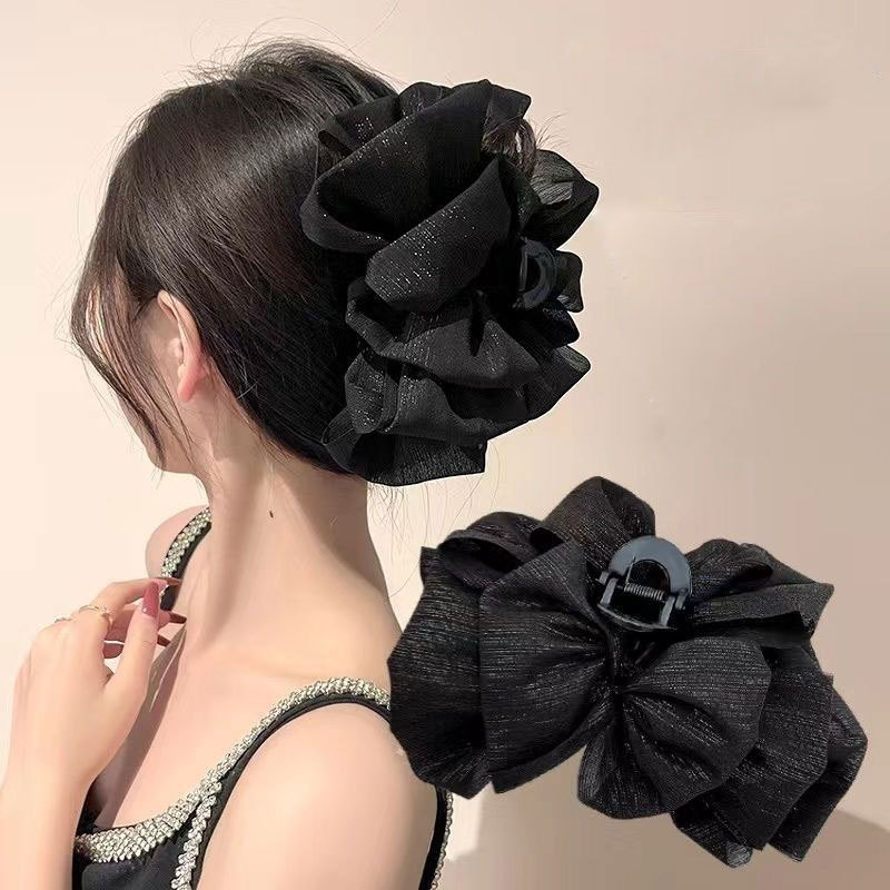 Korean flower hair clips for women exude a sense of high-end sophistication. The shark claw clip at the back of the head, extra-large hair volume, and many bow hair clips details Picture
