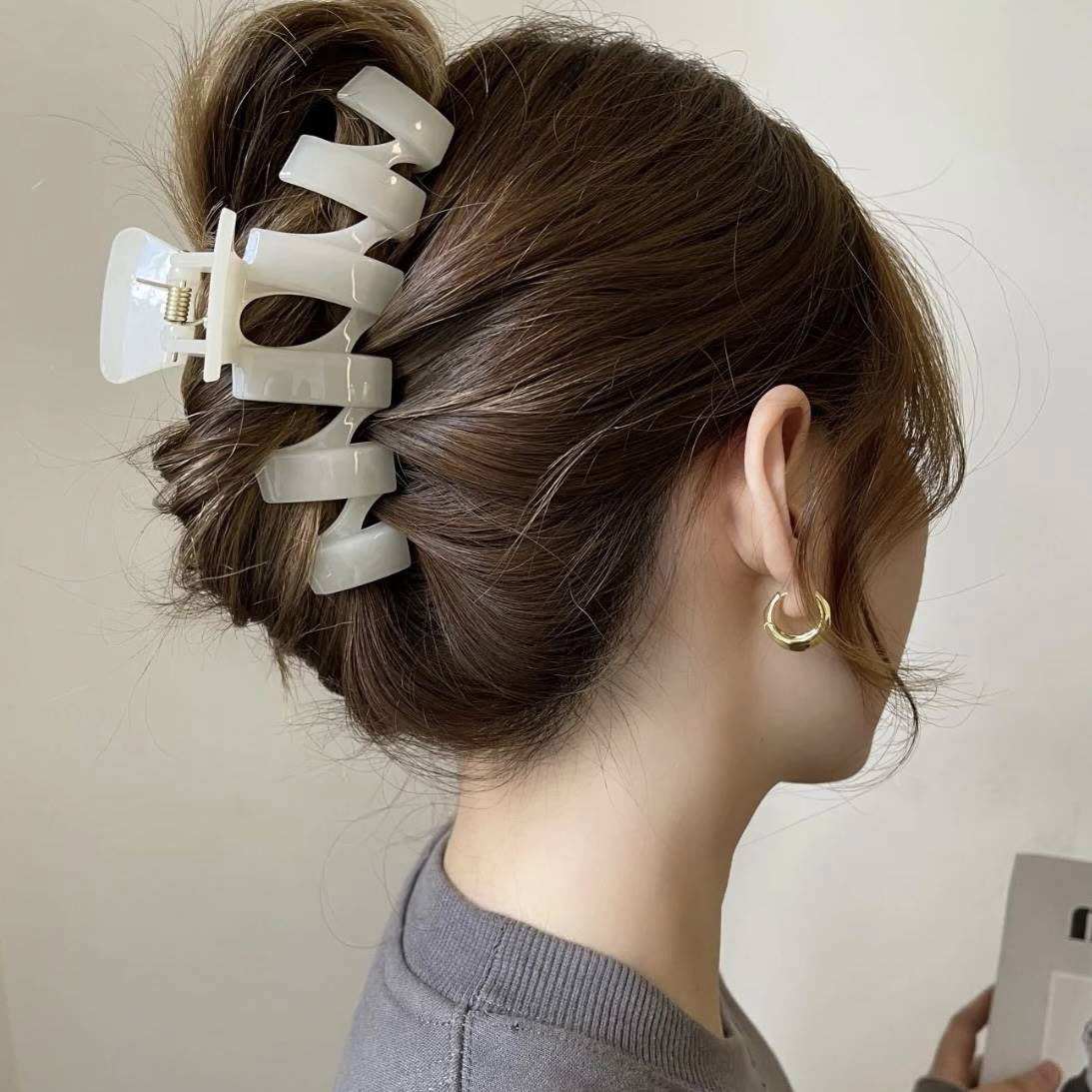 Old Qian style geometric line hair clips, women's hair accessories, high-end acrylic hair bun gripper, extra-large high-end shark clip full figure