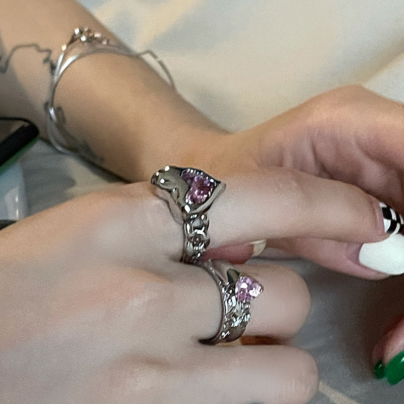 A large heart-shaped pink diamond zircon, a niche design, trendy and individualistic ring, a high-end and stylish open-top ring for women on Instagram details Picture