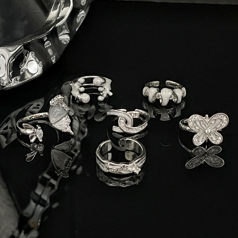 This exquisite and elegant butterfly drop glaze ring exudes a sweet, cool, and high-end vibe. It is a light luxury, fashionable, versatile, and trendy accessory Specification drawing