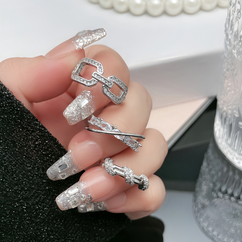 A cold and elegant cross-border fashion geometric clasp open ring for women, exuding a sense of light luxury and sophistication. A delicate food ring is worn in a cross-layered manner details Picture