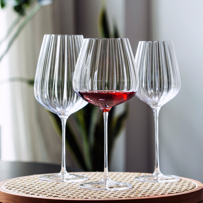 A set of high-end vertical striped glass goblets with a sense of luxury, commercial wine glasses for hotels Specification drawing
