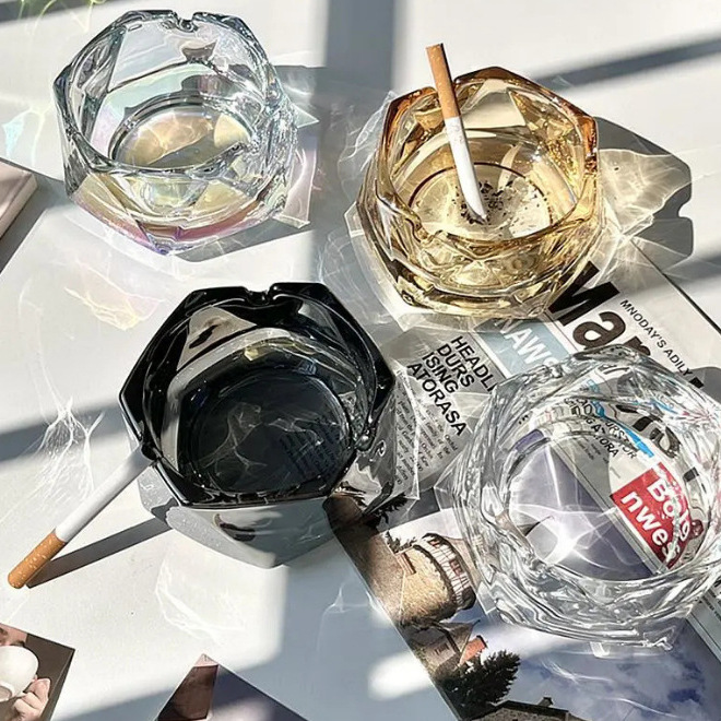 Simple crystal glass ashtray, home living room ashtray, simple modern office cigarette cup full figure