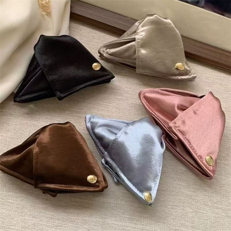 French minimalist fabric triangular claw clip for women's hair, 2025 new style, high-end look, back head plate hair clip shark clip details Picture