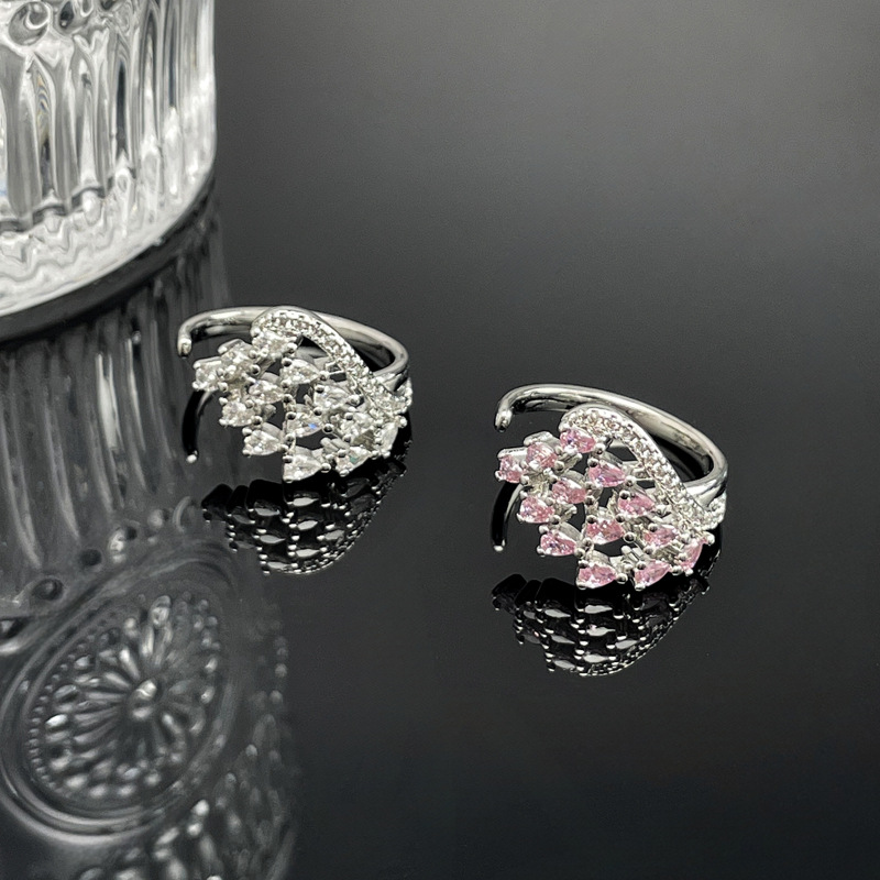 A light luxury and high-end style, a dazzling wing-shaped, water-drop zircon inlaid open ring, a cold and elegant feminine style, a niche and exquisite food ring Specification drawing