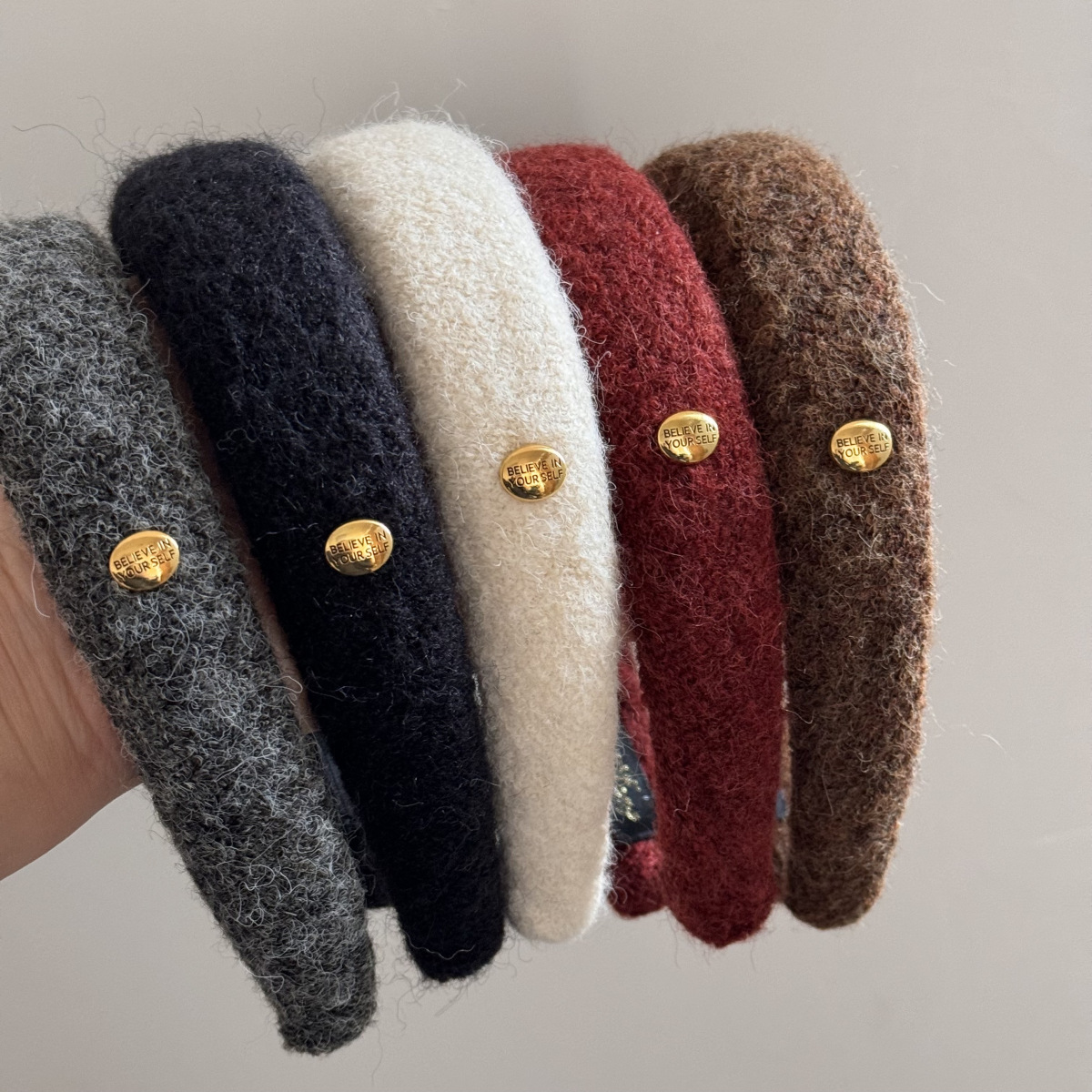 Woolen oval golden buckle high top hairband for women spring and Summer, versatile for going out, woolen headband hair accessory, daily hair clip Application Scenario