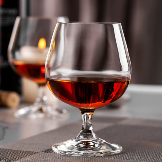 Wholesale of crystal brandy wine glasses, low-stemmed red wine glasses, XO cognac highball glasses, small glass glasses and foreign wine glasses full figure
