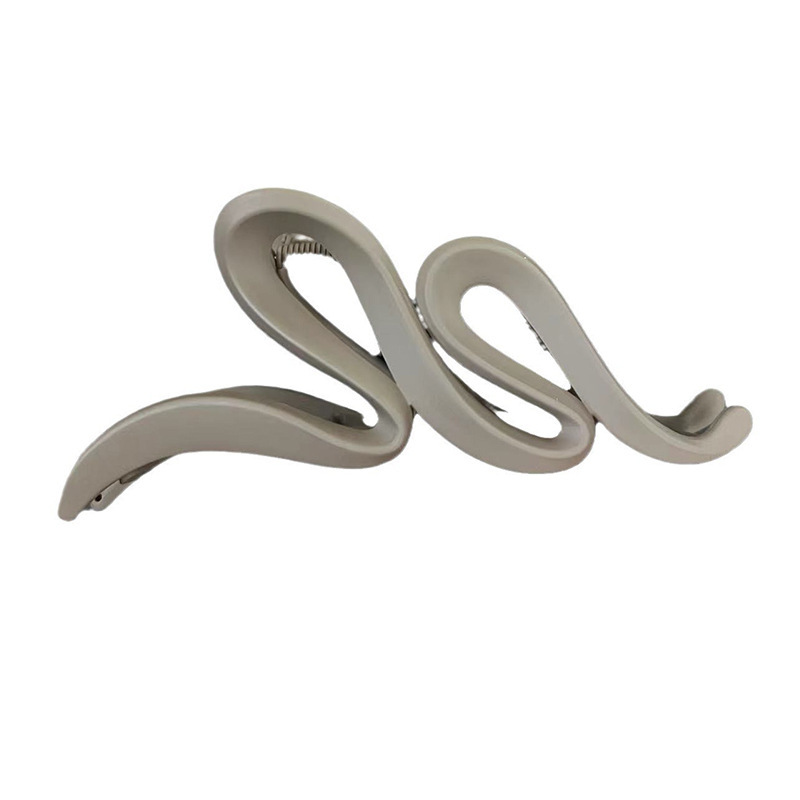Matte wavy scratch-off large Maillard plastic hair clip for spring and summer, high-end shark clip hair accessory for the back of the head Item Picture