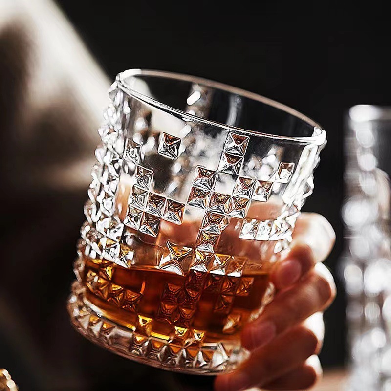 Rivet embossed whisky glasses, creative diamond foreign wine glasses, thickened retro whisky glasses for bars and KTVS wholesale full figure