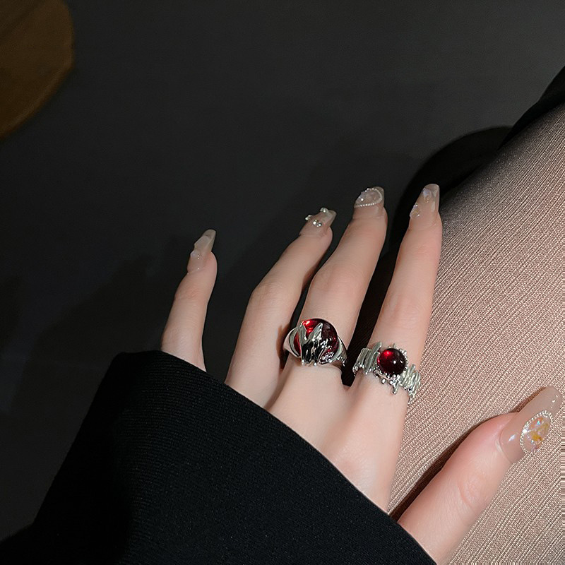Irregular red stone open ring, a niche design trend for women, an ins cold style high-end ring, a fashionable index finger ring Specification drawing