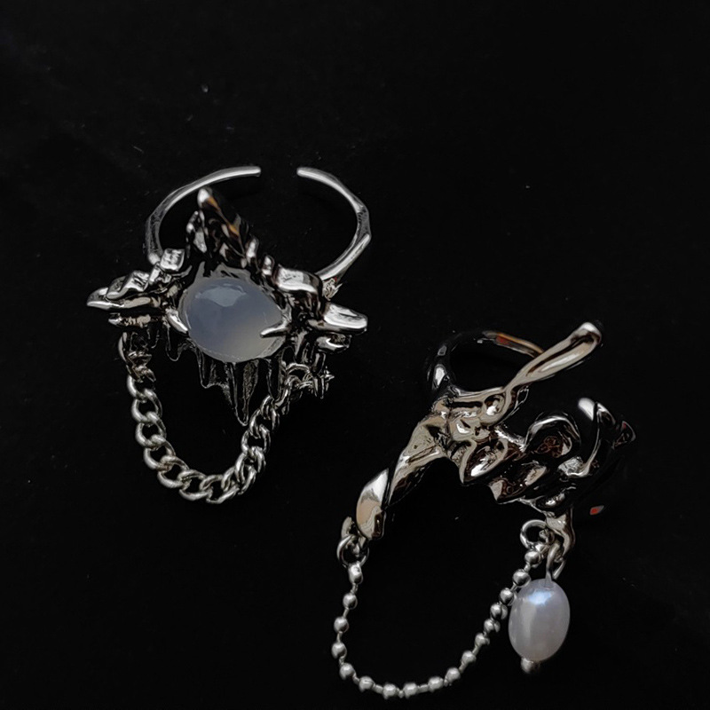 The new cold and elegant moonstone tassel open ring is a niche design for women, exuding a sense of high-end luxury and a fashionable personality Application Scenario
