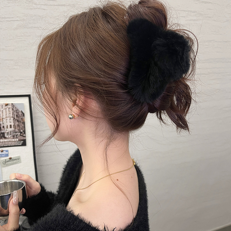 Small rabbit hair clip for women's spring and summer, small half hair clip for the back of the head, small, high-end and exquisite shark clip Application Scenario