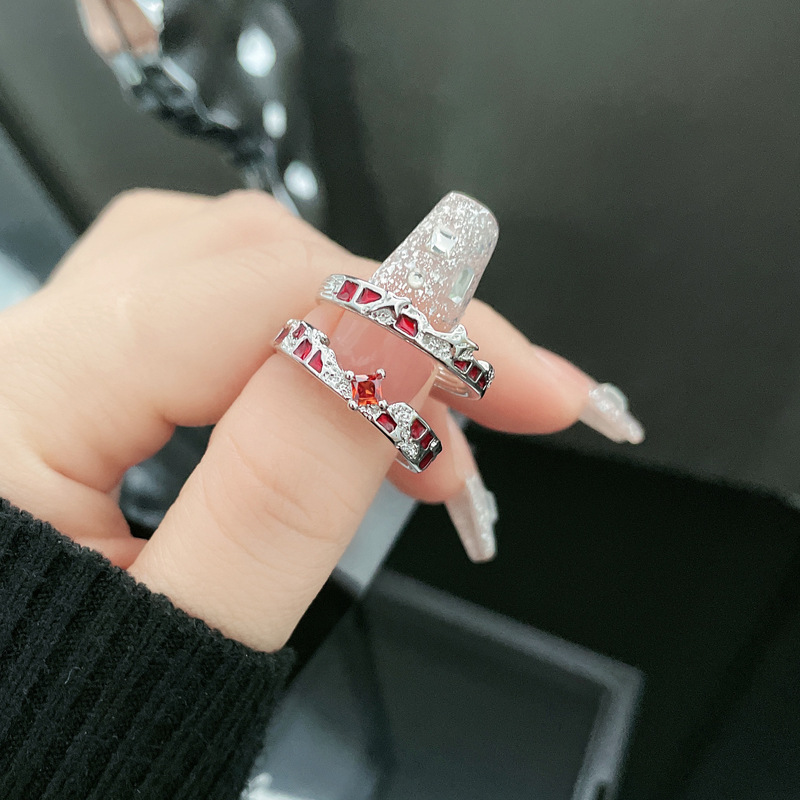 The niche design of the Maillard irregular texture personalized couple ring exudes a sense of high-end sophistication, is sweet and cool, and has adjustable rings full figure