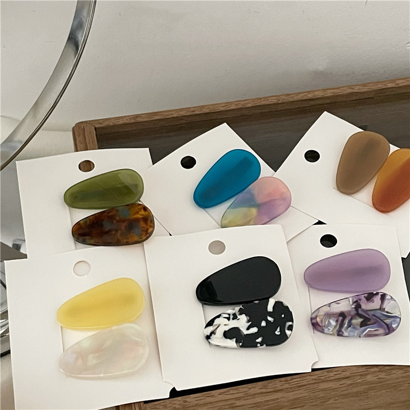 A set of 2 Korean vintage acetate small hair clips, new tortoiseshell hair clips, bangs clips, and stylish side clips full figure