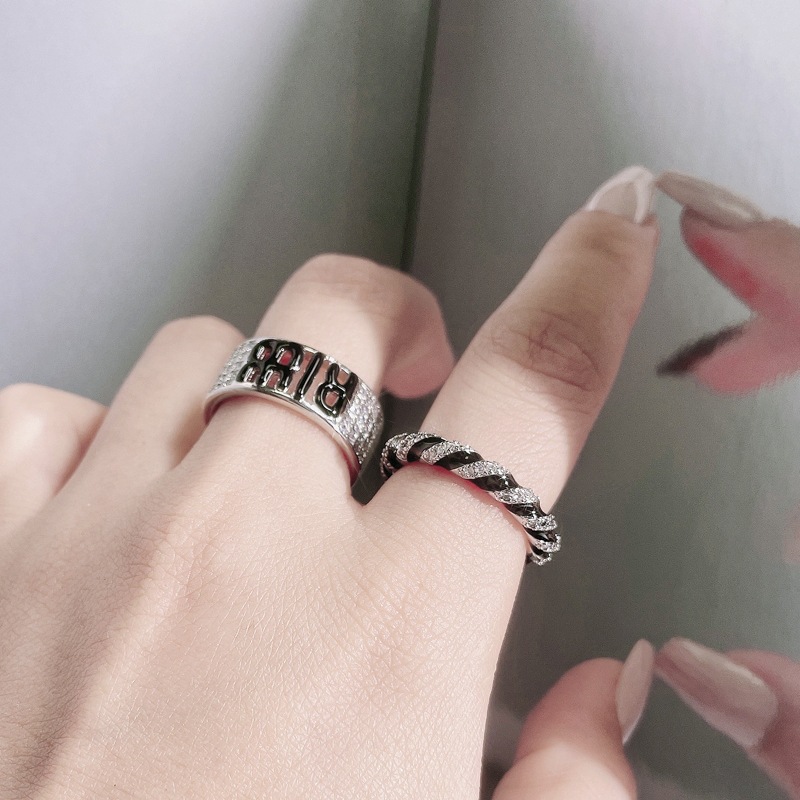 European and American style simple letter drip glaze open ring, women's twisted spiral pattern personality punk cold style food ring Application Scenario