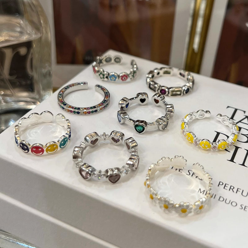 Sweet and cool color diamond heart-shaped smiling face flower opening ring, niche design, unique and fashionable, cool style index finger ring full figure