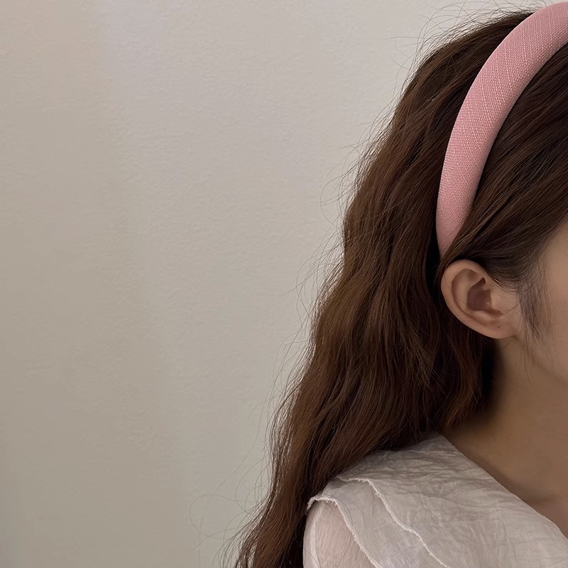 Little chanel-style pink plush hair band, high top hair tie for girls, spring and summer wide-edge face-washing headband, new style hair clip Application Scenario