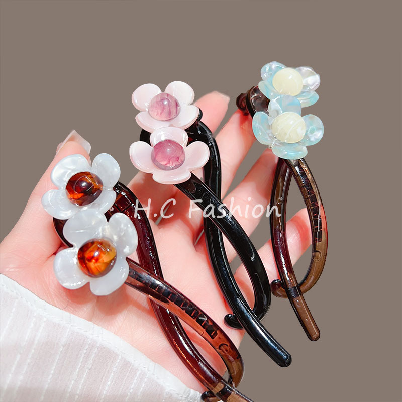 Retro flower one-line grab clip for women 2025 new style sweet and high-end twist hair clip, back of the head updo shark clip details Picture