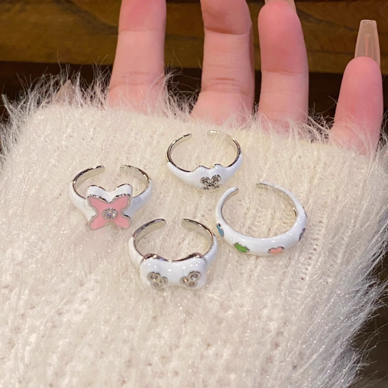 The white enamel drop glaze ring is a niche design for women. It features a unique cartoon creativity and is a cute couple's open-mouthed index finger ring details Picture