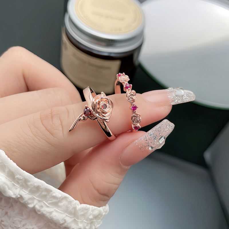 This delicate and exquisite rose-shaped sweet and cool ring is adjustable for women, exuding a fashionable and versatile style. It is a trendy index finger ring with a cold touch details Picture