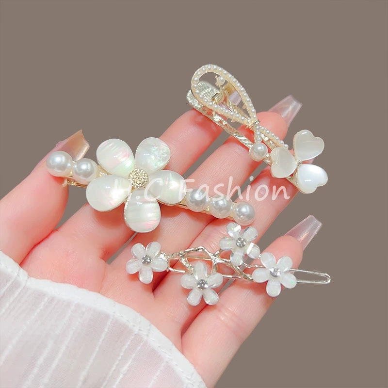 Korean butterfly hair clips, new water diamond duckbill clips, stylish Internet celebrity side clips, bangs clips, sweet and girlish hair clips and hair accessories Application Scenario