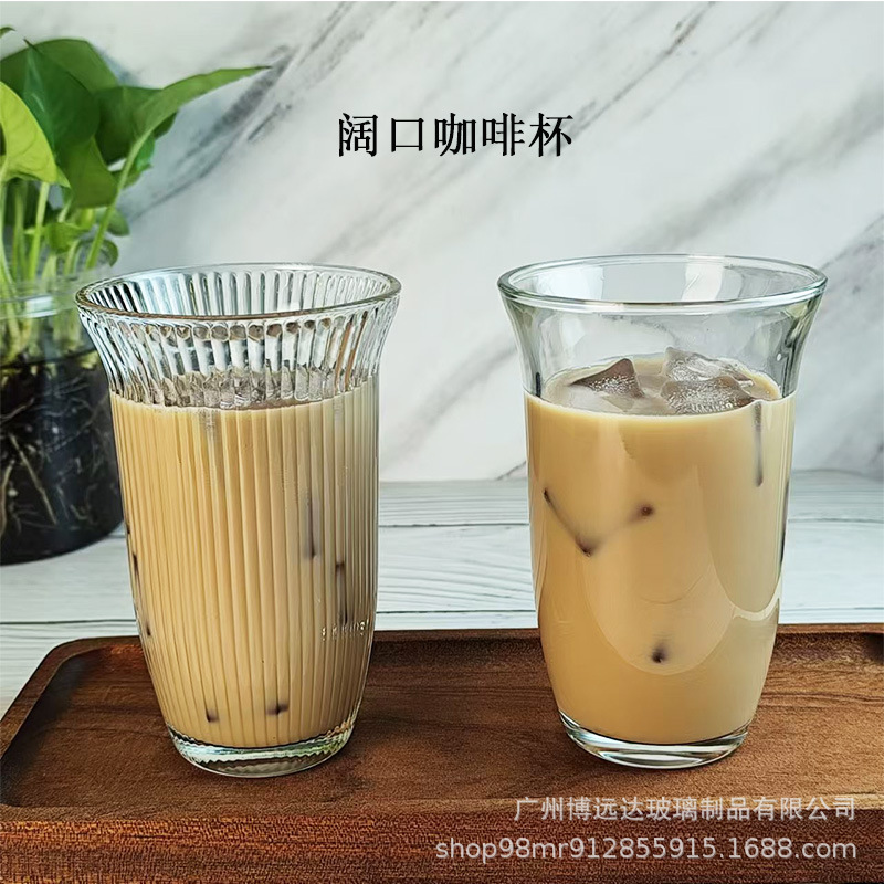 Transparent and simple glass cups, wide-mouthed striped cups, American coffee cups, juice drink cups, milk cups, cocktail cups full figure