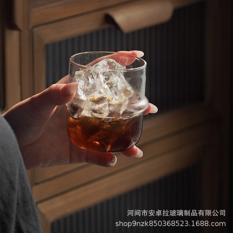 Design sense: Niche retro transparent glass cup, cute hat cup, milk cup, latte cup, dessert cup, coffee cup Specification drawing