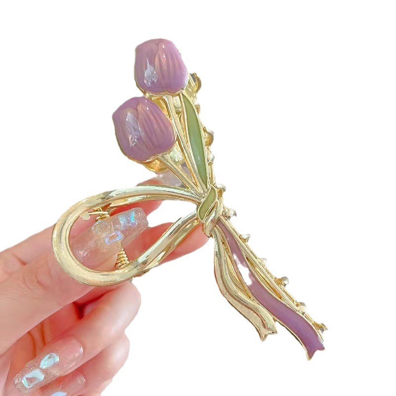 The super fairy internet-famous flower grabber exudes a high-end and sweet charm. The back of the head hair grabber is elegant and the updo hair shark clip accessory Item Picture