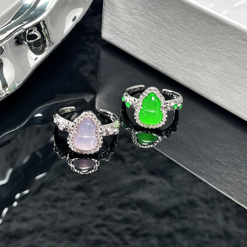 A new full-diamond imitation jade gourd ring for women's Instagram, with a cold and niche design, is sweet, cool, exquisite and unique index finger ring Application Scenario
