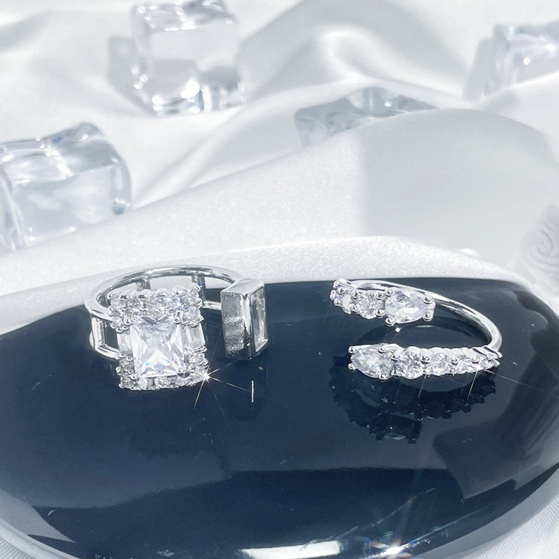 A light luxury design square diamond zircon open ring for women, a new niche Instagram style, a cool and versatile high-end ring Application Scenario