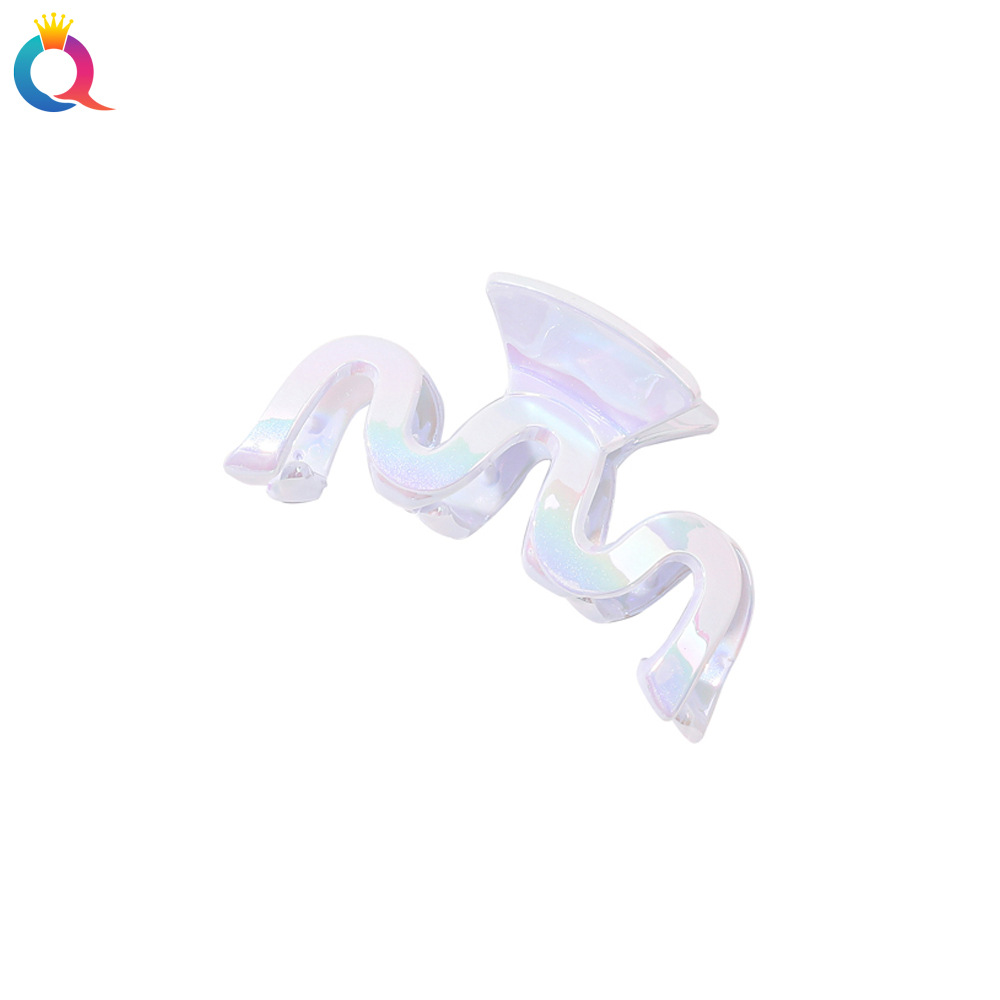 The Qiyue Korean electroplated gripper is simple and versatile. It features a white and colorful shark clip on the back of the head, which can be used for hair styling and washing the face Item Picture