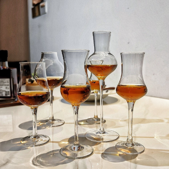 Crystal glass aroma glass, tasting glass, sweet wine glass, tall red wine glass, tulip glass, foreign wine glass, white grape Specification drawing