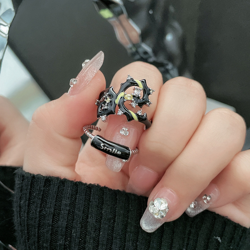 Sweet, cool, dark, fashionable, simple letter drip glaze open ring for women, thorny, unique and niche design, cold style ring details Picture