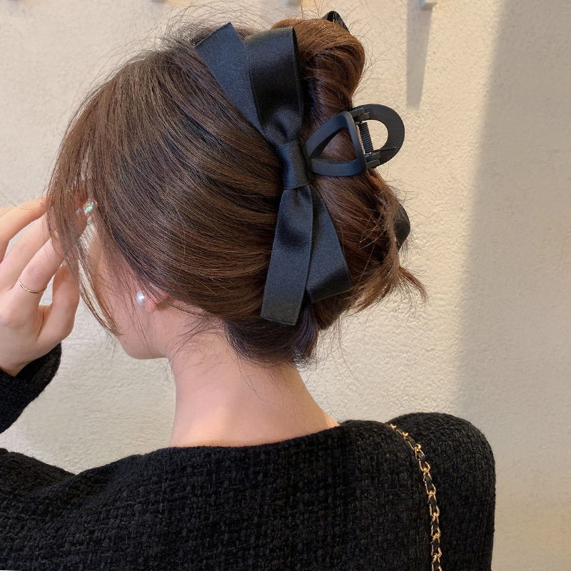 Retro satin bow hair clip, a high-end spring and summer hair accessory with a Chinese style, double-sided black bow grab clip, large size Specification drawing