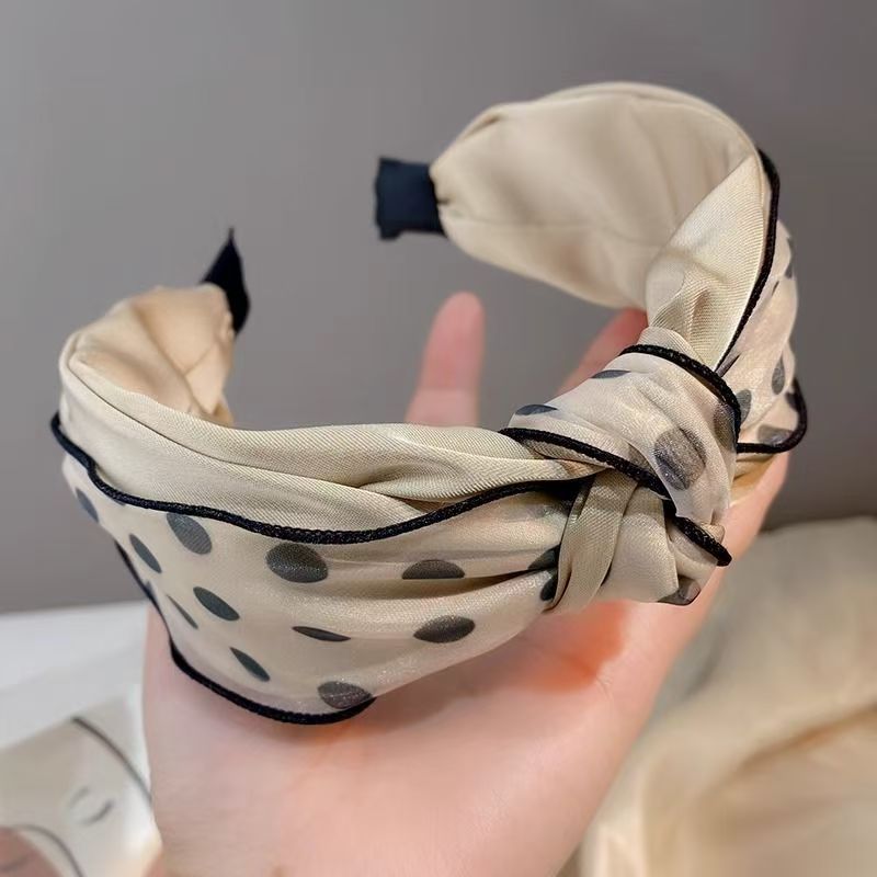 The new high-end autumn and winter hair band for women, the high top of the head clip, with a wide edge for pressing hair and washing the face, exudes a high-end look Specification drawing